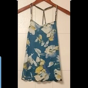 Beautiful floral top with adjustable straps!